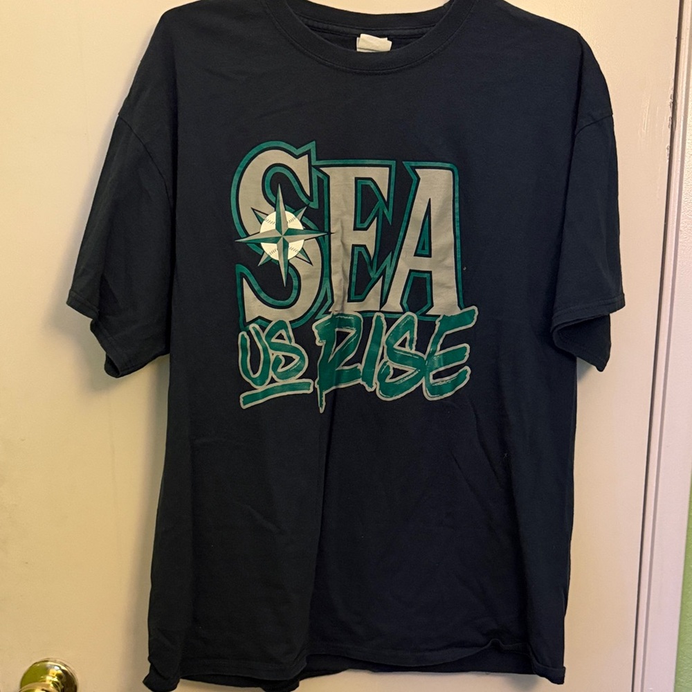 Seattle Mariners "SEA Us Rise" Graphic T-Shirt size XL